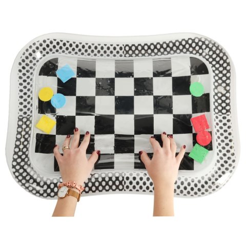 Mata wodna sensoryczna dmuchana dla niemowląt kontrastowa czarno-biała szachownica XXL 65x50 cm