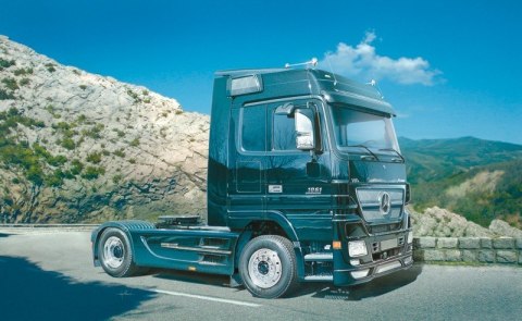 Mercedes-Benz Actros Black Italeri