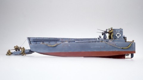 LCM 3 50ft Landing Craft Italeri