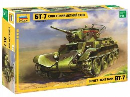 ZVEZDA BT-7 Soviet Tank with Crew Zvezda