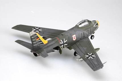 Model plastikowy F-86F-40 Sabre Hobby Boss