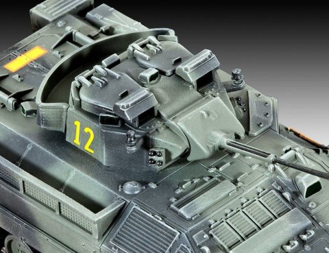 Model plastikowy Warrior MCV Revell