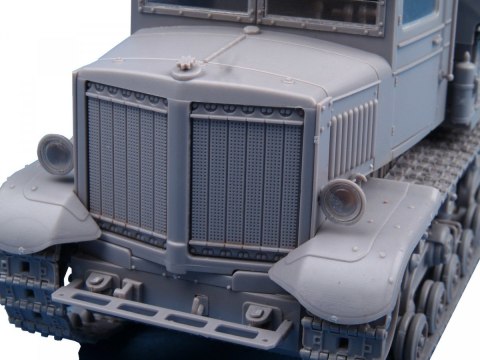 Russian Voroshilovets Tractor Trumpeter
