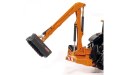 Traktor z kosiarką na wysięgniku Siku