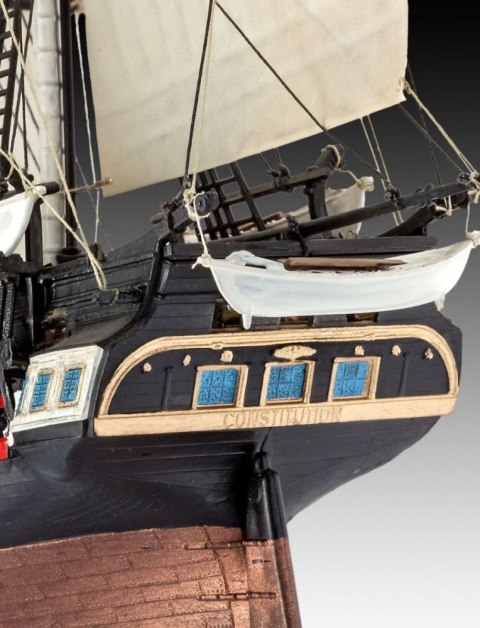 Model plastikowy U.S.S. Constitution Revell