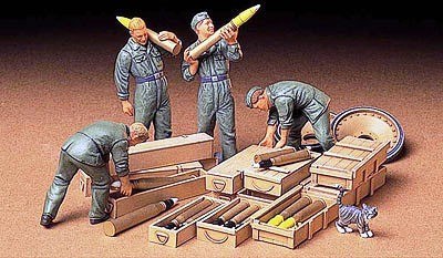 German Tank Ammo-Loading Crew Tamiya