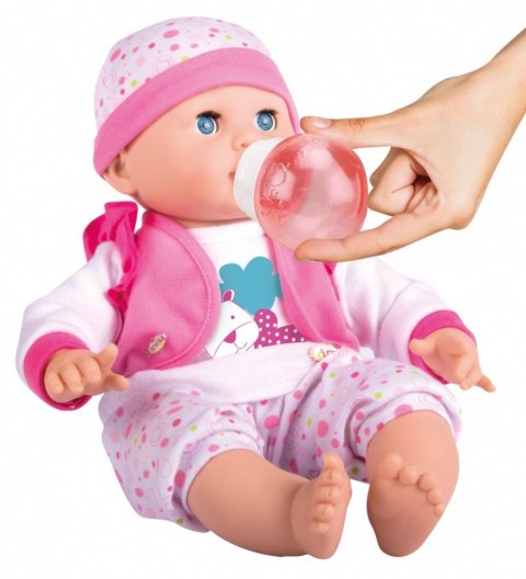 Lalka Amelka zasypia w ramionach Madej