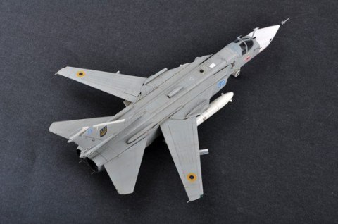 Model plastikowy Su-24MR Fencer-E Trumpeter