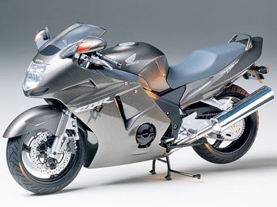 Honda CBR 1100XXS Blackbird Tamiya