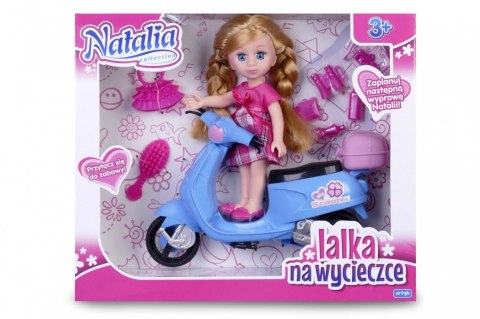 Lalka Natalia ze skuterem, blondynka Artyk
