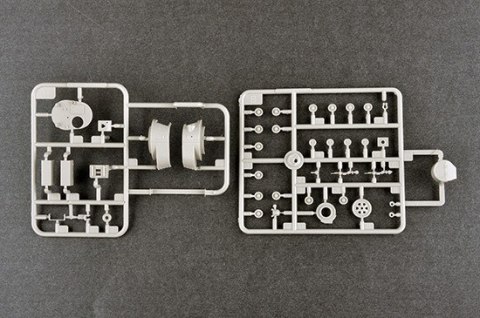 Model plastikowy T-28 radziecki czołg średni Trumpeter
