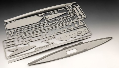 Model plastikowy Zestaw Upominkowy 100 Lat HMS Hood Revell