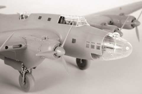 Model plastikowy TB-7 Radziecki ciężki bombowiec WWII Zvezda