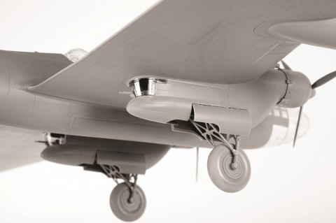 Model plastikowy TB-7 Radziecki ciężki bombowiec WWII Zvezda