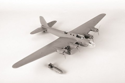 Model plastikowy TB-7 Radziecki ciężki bombowiec WWII Zvezda