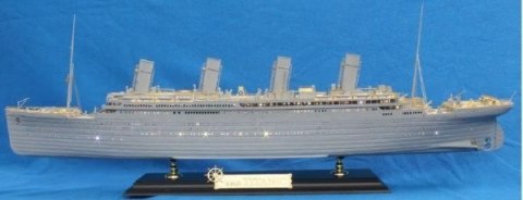 Model plastikowy R.M.S. Titanic Premium Edition LED Academy