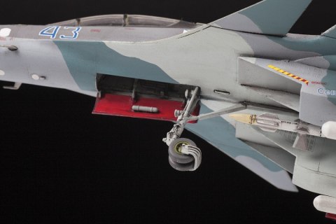 Model plastikowy Rosyjski myśliwiec Sukhoi SU-30 SM Zvezda