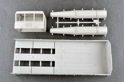 Model plastikowy rosyjski 9P78-1 TEL do systemu 9K720 Iskander-M Trumpeter