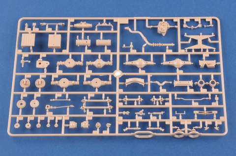 Model plastikowy ukraińska ciężarówka KrAZ-6322 "Żołnierz" Hobby Boss