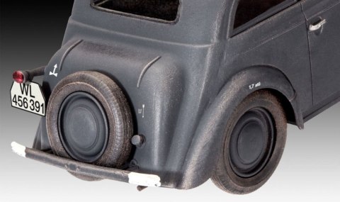 Model plastikowy niemiecki samochód sztabowy Kadett K38 Saloon Revell