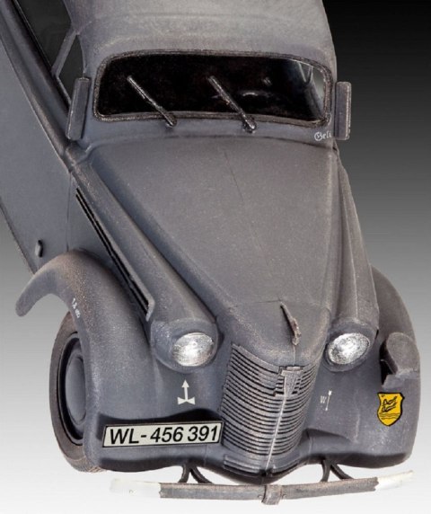 Model plastikowy niemiecki samochód sztabowy Kadett K38 Saloon Revell