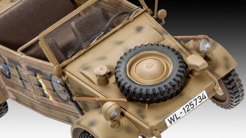 Model plastikowy niemiecki samochód sztabowy typ 82 Kubelwagen Revell