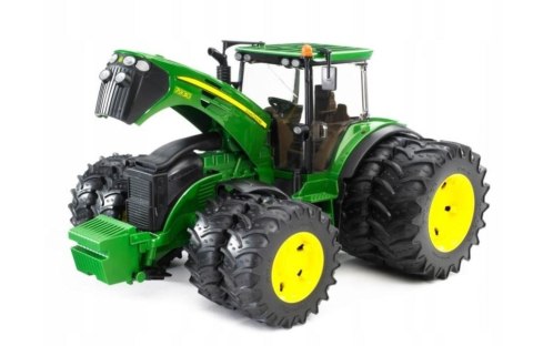 Pojazd Traktor John Deere 7930 z podwójnymi kołami BRUDER