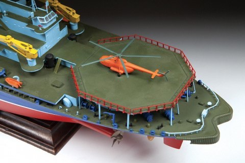 Model plastikowy ARKTIKA Project 22220 Rosyjski lodołamacz o napędzie atomowym Zvezda