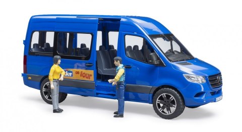 Bus MB Sprinter niebieski z 2 figurkami BRUDER