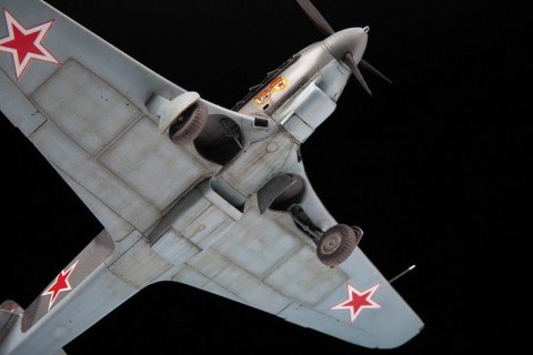 Model plastikowy Yak-9D radziecki myśliwiec Zvezda