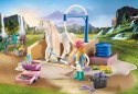 Zestaw z figurkami Horses 71354 Isabella i Lioness z myjnią dla koni Playmobil