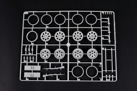 Model plastikowy Sd.Kfz 251D 1/16 Trumpeter