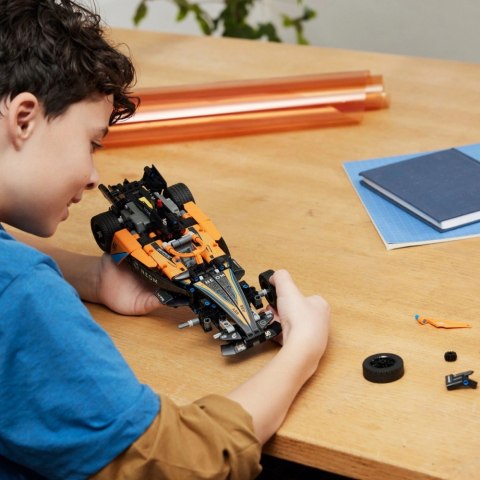 Klocki Technic 42169 NEOM McLaren Formula E Race Car LEGO