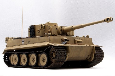 Model plastikowy PzKpfw VI Tiger I early 1/16 Hobby Boss