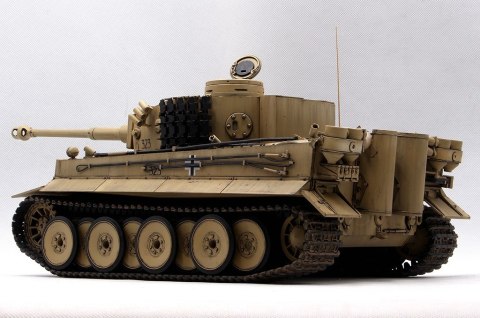 Model plastikowy PzKpfw VI Tiger I early 1/16 Hobby Boss