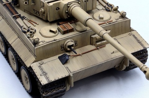 Model plastikowy PzKpfw VI Tiger I early 1/16 Hobby Boss