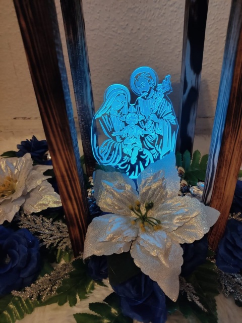 Świąteczny Lampion Drewniany z Dekoracjami i Lampką LED Ręcznie Wykonany