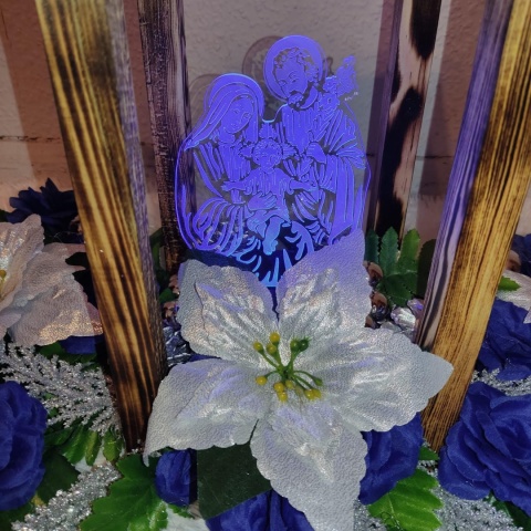Świąteczny Lampion Drewniany z Dekoracjami i Lampką LED Ręcznie Wykonany