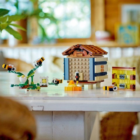 Klocki Creator 31143 Budka dla ptaków 3w1 LEGO
