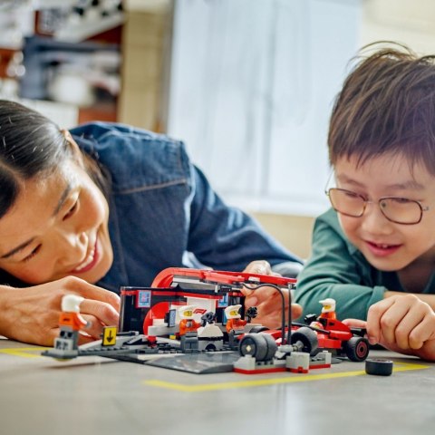 Klocki City 60443 F1 Pit stop i mechanicy z bolidem Ferrari LEGO
