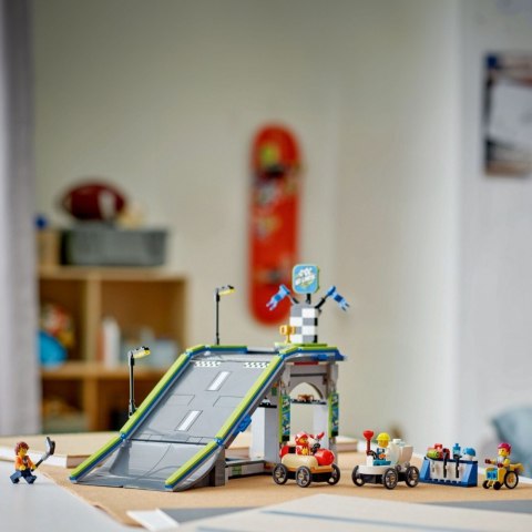Klocki City 60460 Bez granic: tor z rampami dla wyścigówek LEGO