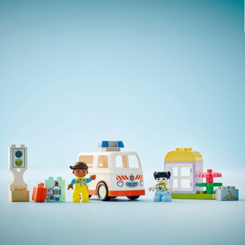 Klocki DUPLO 10447 Karetka z kierowcą LEGO