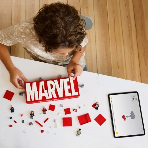 Klocki Super Heroes 76313 Logo MARVEL z minifigurkami LEGO