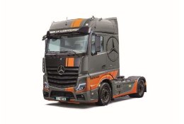 Model plastikowy Mercedes Benz Actros MP4 Big Space 1/24 Grand Prix Edition Italeri