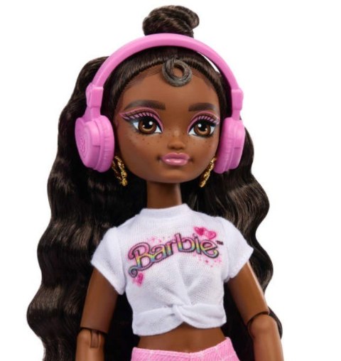 Lalka Barbie Dream Besties Brooklyn na wrotkach Mattel