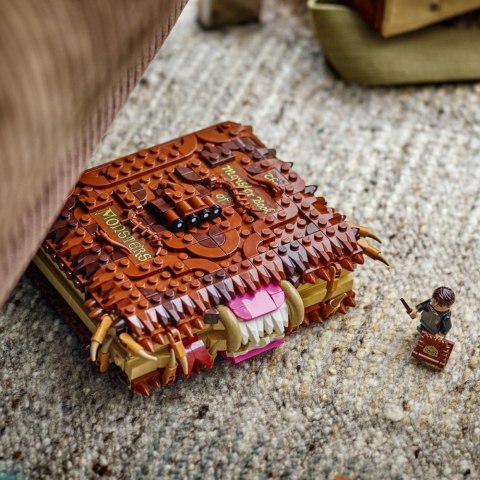 Klocki Harry Potter 76449 Potworna księga potworów z zębami LEGO