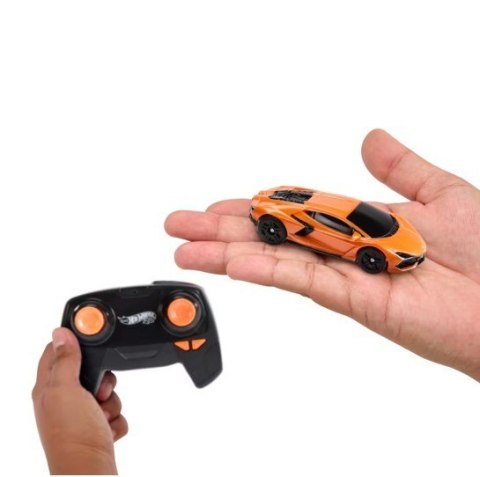 Pojazd R/C HWMT55 1:64 Lamborghini Revuelto Hot Wheels