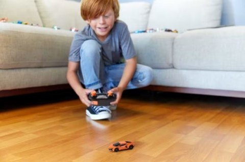 Pojazd R/C HWMT55 1:64 Lamborghini Revuelto Hot Wheels