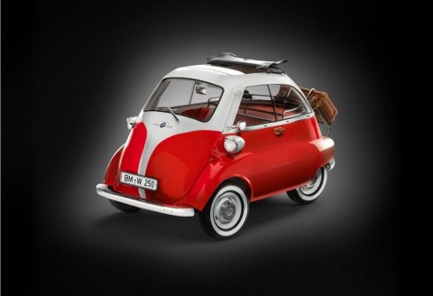 Model plastikowy BMW Isetta 250 70TH AN. 1/16 Revell