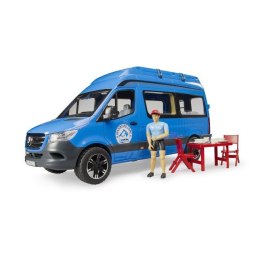 Pojazd MB Sprinter Camper z figurką i akcesoriami BRUDER